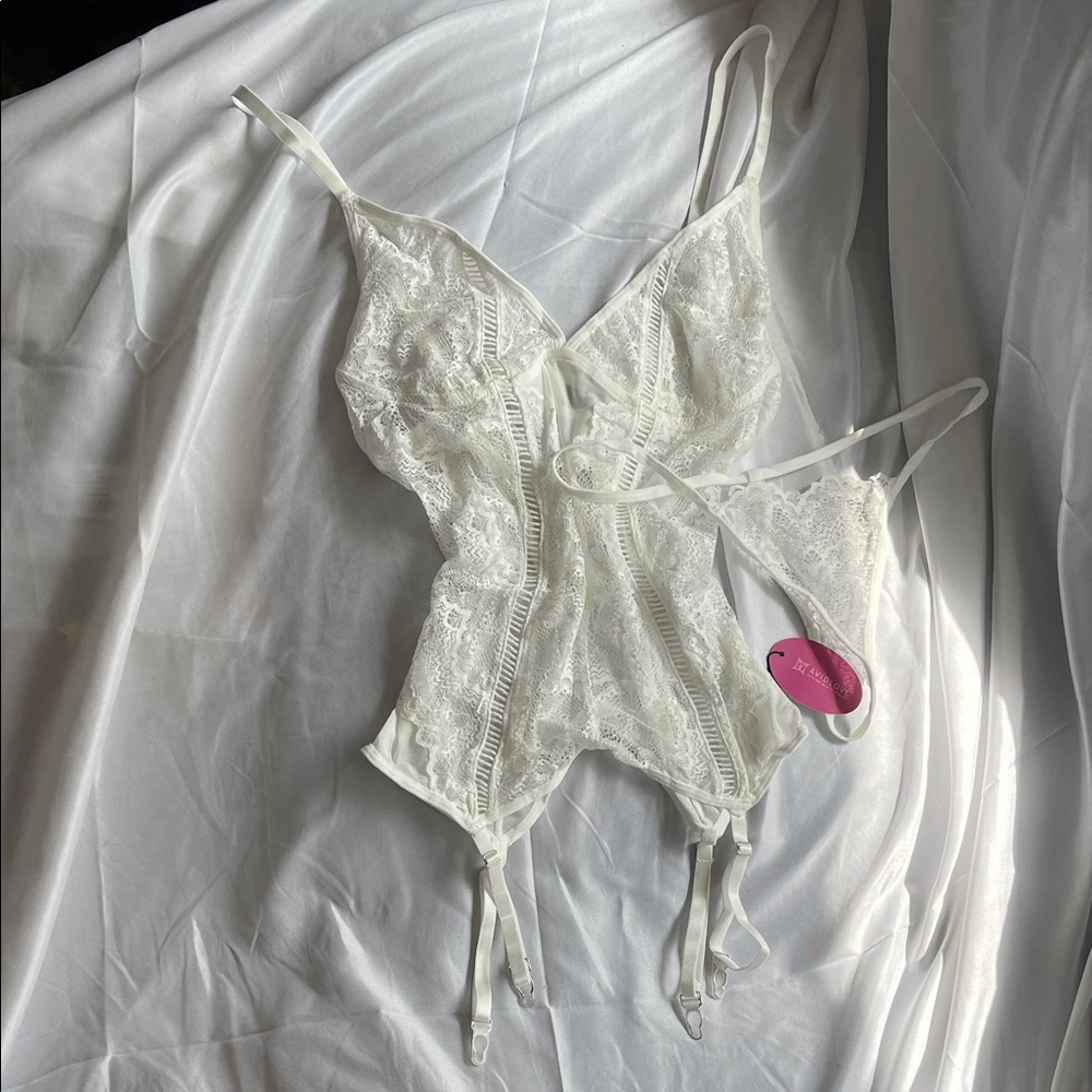 Elegant White Lace Lingerie Set